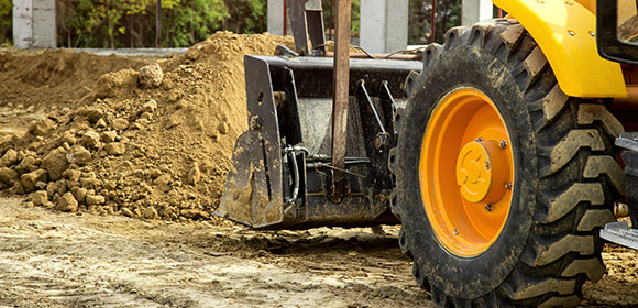 earth-moving-equipment_580x280.jpg (The bulldozer moves and spreads the...