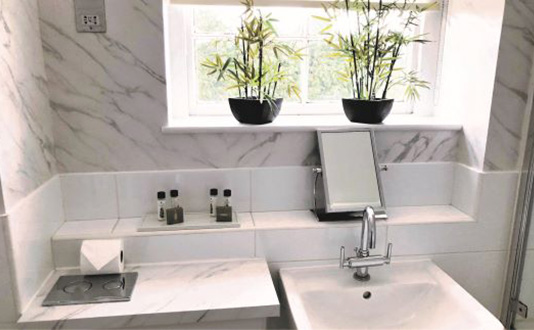 Coala white marble en-suite bathroom