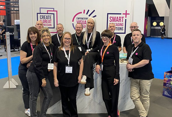 print show team congregated