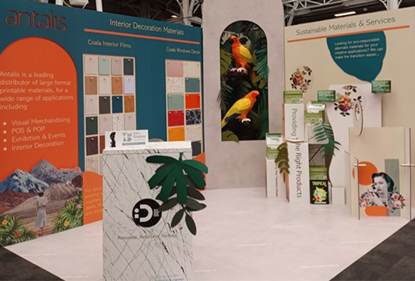 reused stand print show parrots