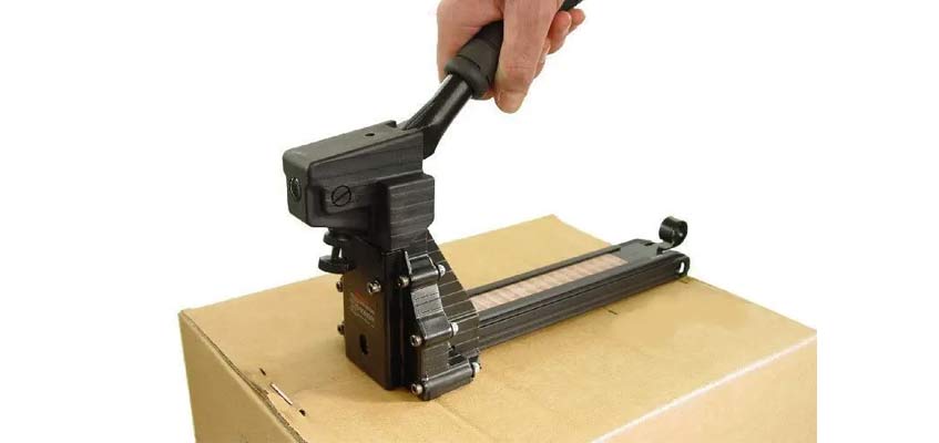 Agrafeuse_Cartons_01.jpg