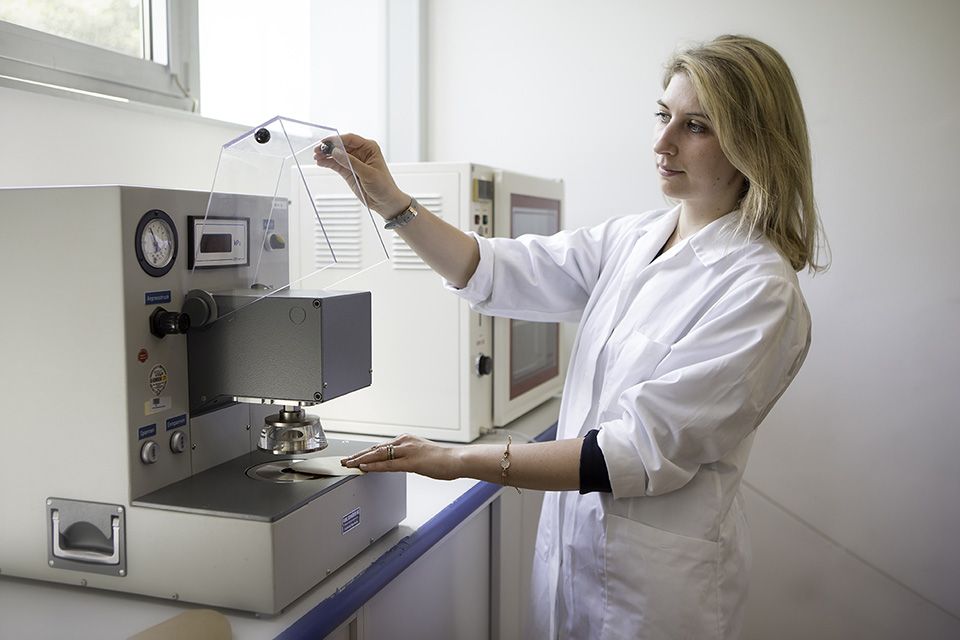 img-Laboratory-6.jpg