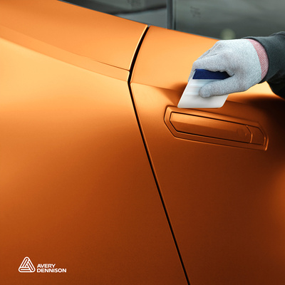 Film pour car wrapping Avery Supreme Wrapping Film  Satin Metallic Stunning Orange 81µm (BS9830001)